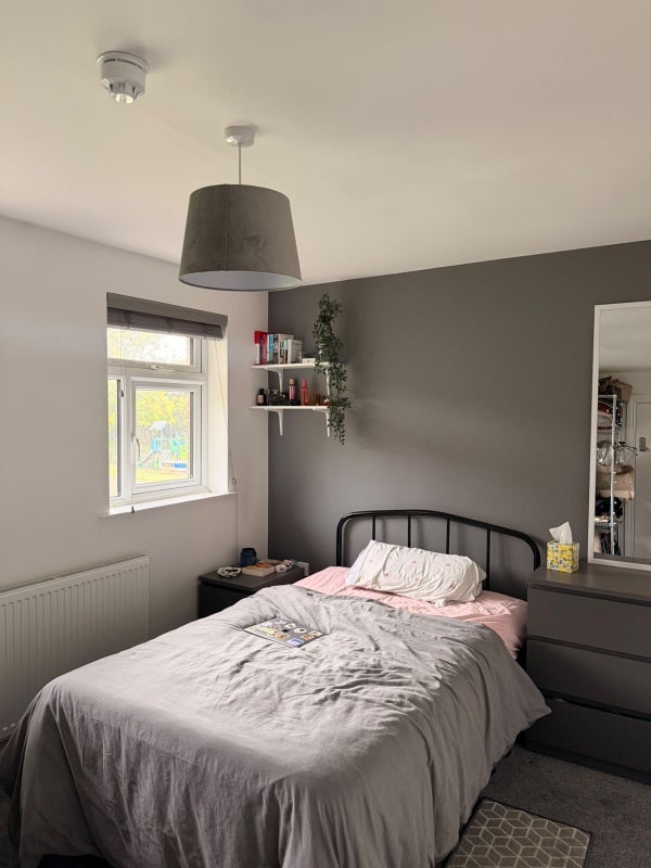 Photo 1: Double Bedroom