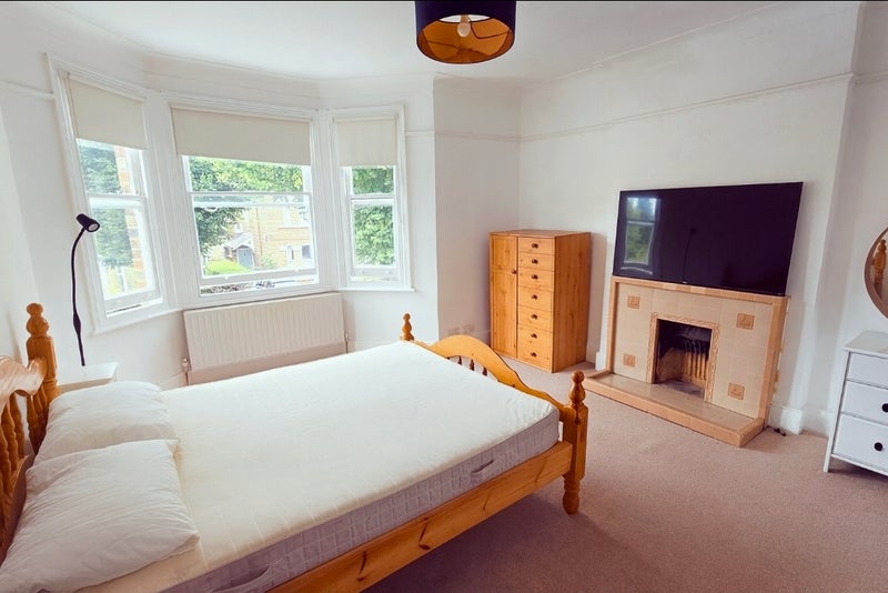 Photo 1: Bedroom