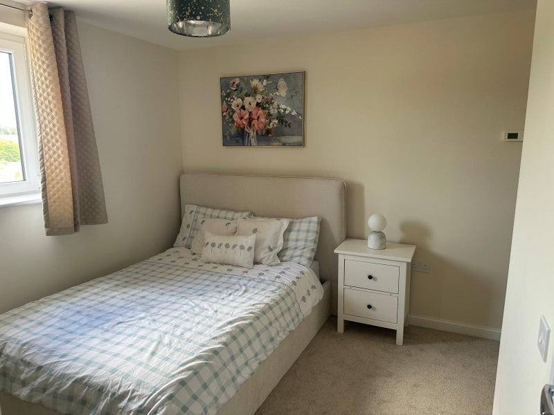 Photo 1: Bedroom 1 (ensuite)