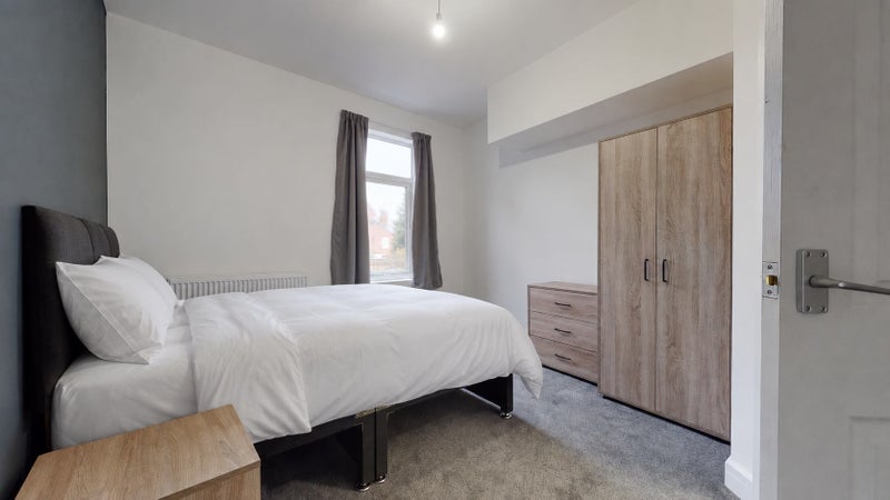 Photo 1: Room 4 - Bedroom 