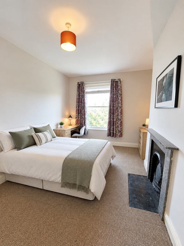Photo 1: Room 9