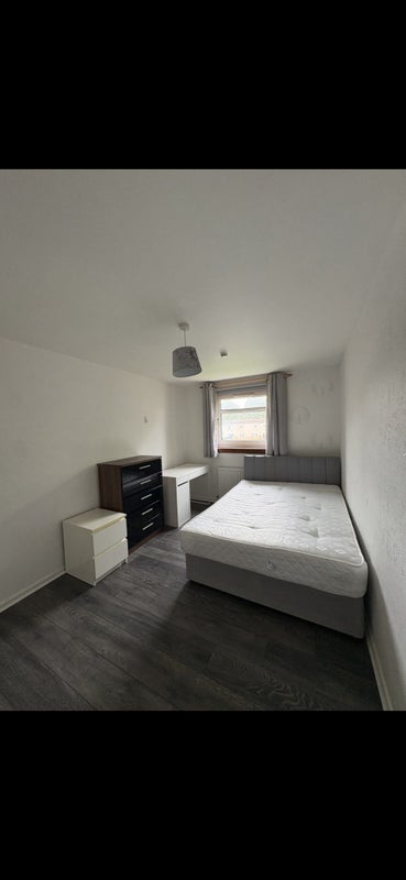 Photo 1: Bedroom