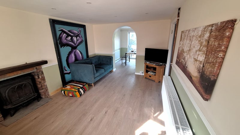 Photo 1: Lounge