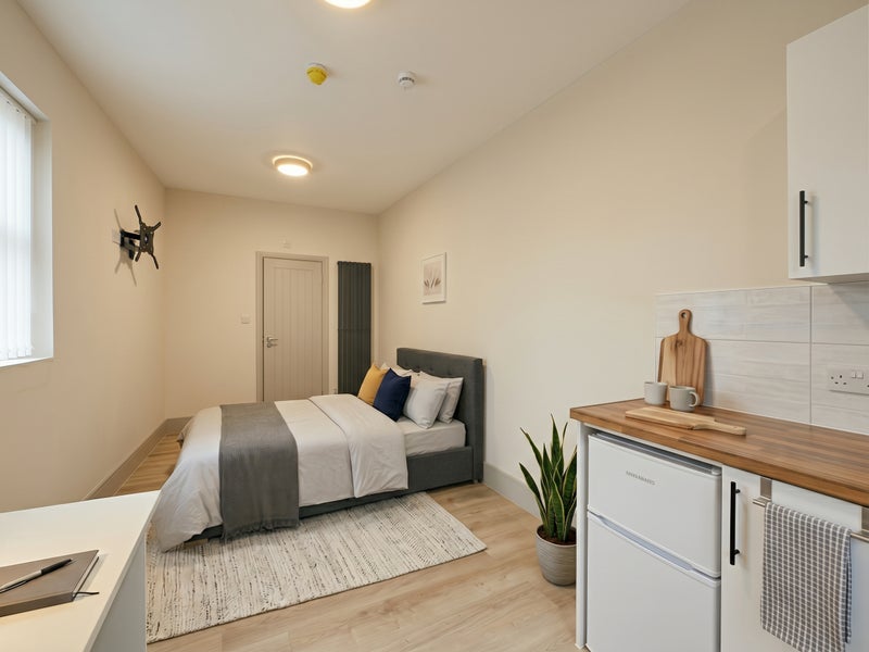 Photo 1: Room B - Available now!