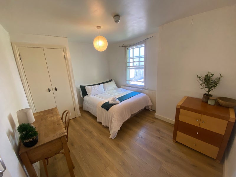 Photo 1: Double Room 5 - £140PW/£607PCM