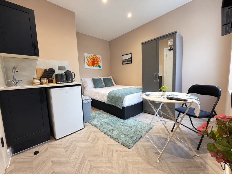 Photo 1: First Floor - En Suite Bedroom