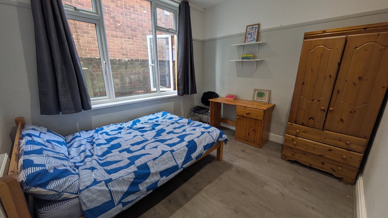 Photo 1: Room 2