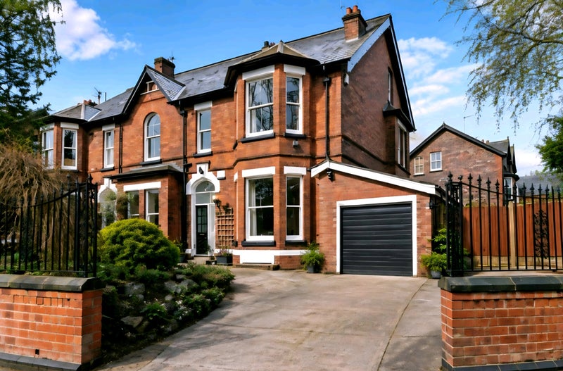 Photo 1: The House 🏠