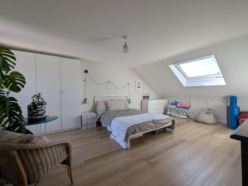 Photo 1: Bedroom