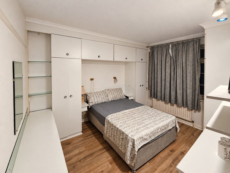 Photo 1: Bedroom 1.0