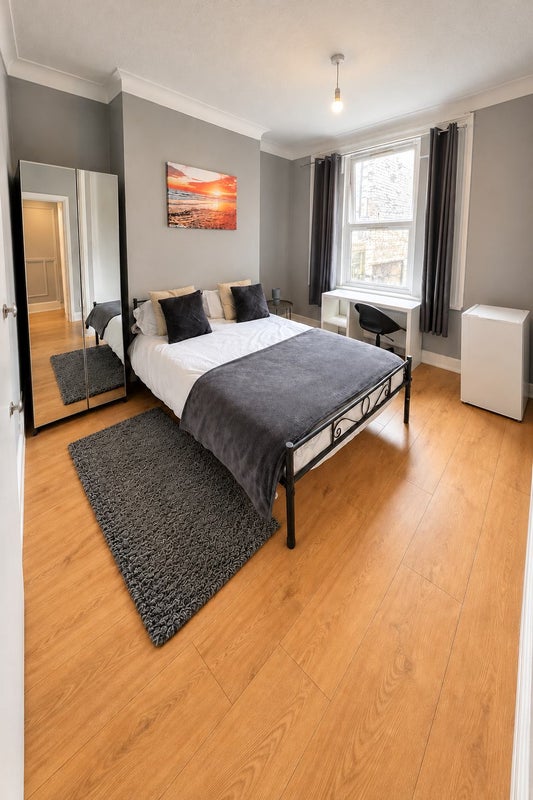 Photo 1: DOUBLE ROOM £220.00 PER WEEK ALL BILLS INCLUDED.