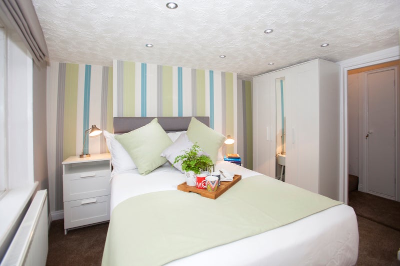 Photo 1: Room 1 - Available 23/11