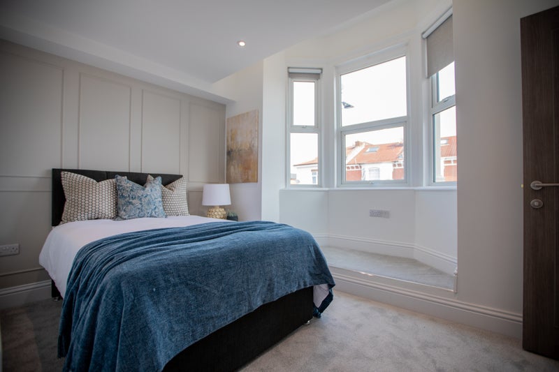 Photo 1: ROOM 5 WITH ENSUITE £775