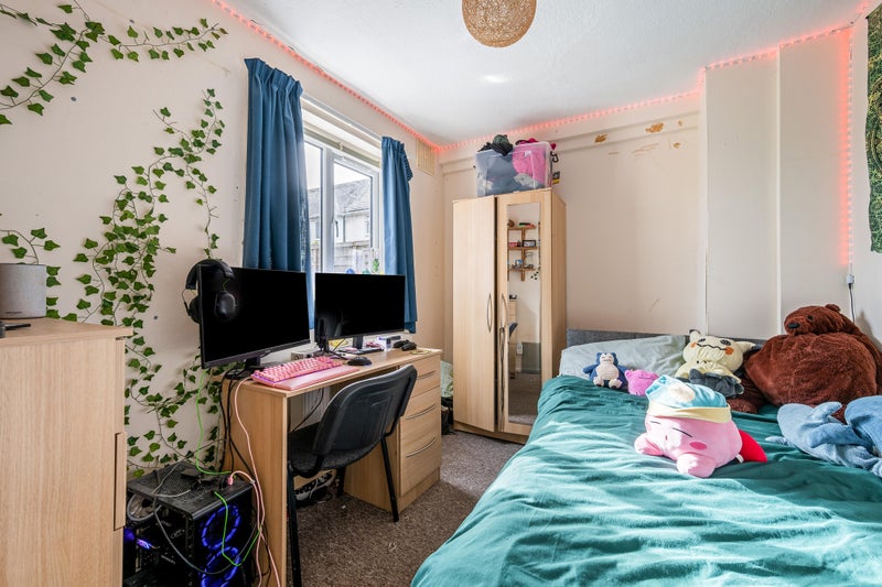 Photo 1: Room 1