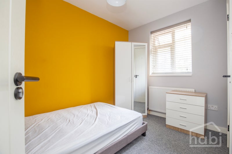 Photo 1: Bedroom 5