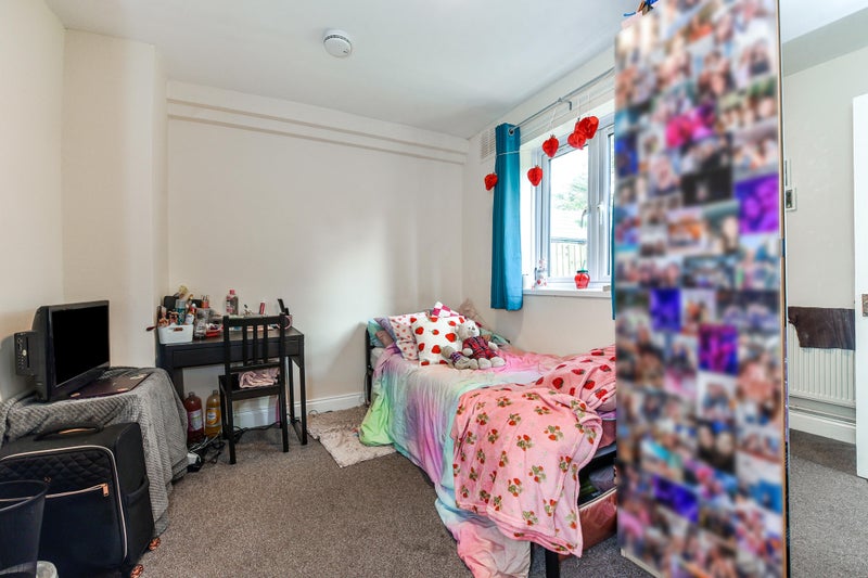 Photo 1: Room 1