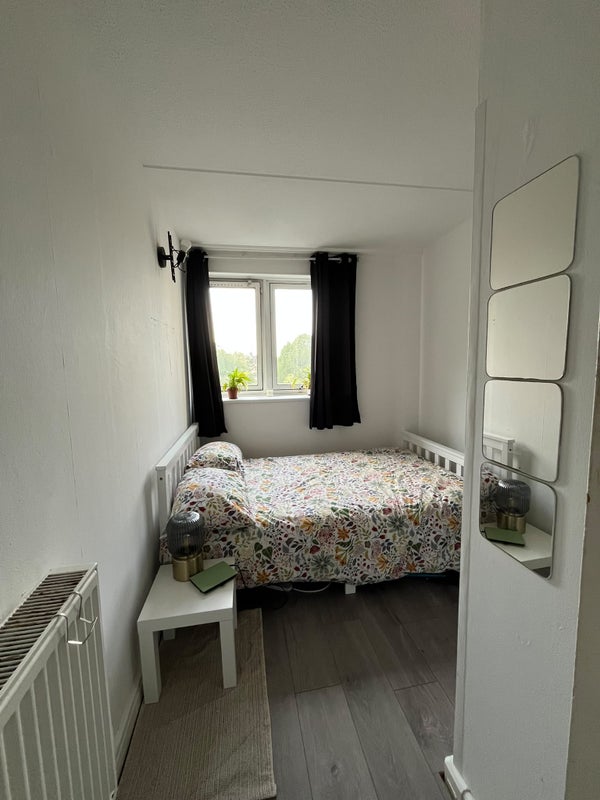 Photo 1: ROOM 4