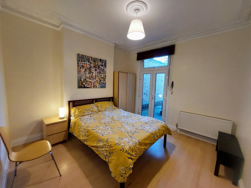 Photo 1: Large Double Bedroom