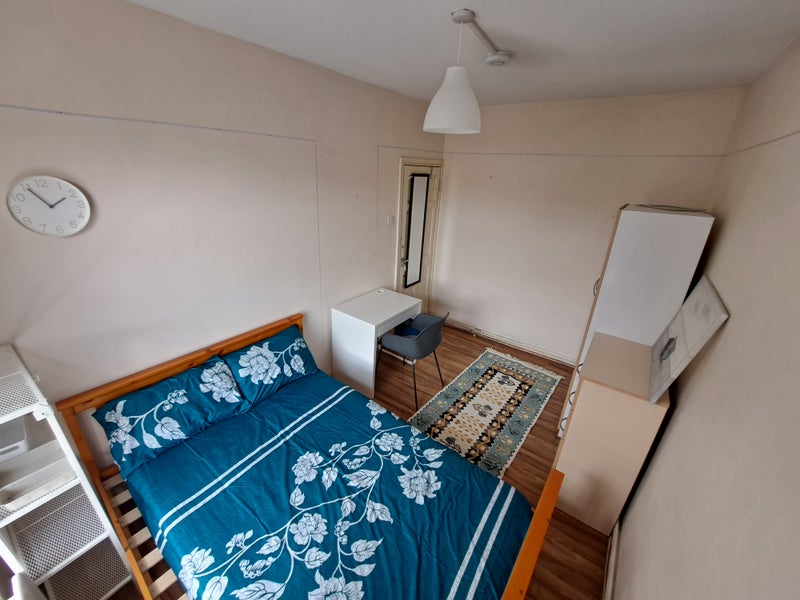 Photo 1: Bedroom 