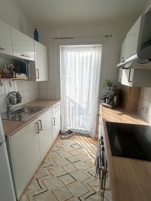 Photo 1: Kitchen