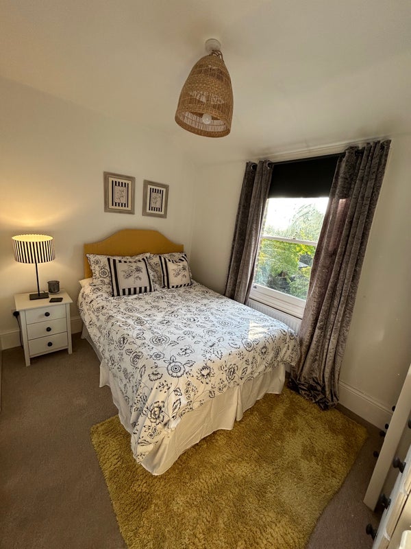 Photo 1: Bedroom 