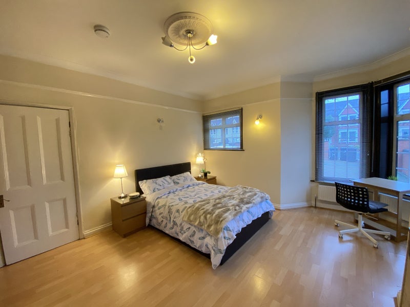 Photo 1: Room 2 - £900