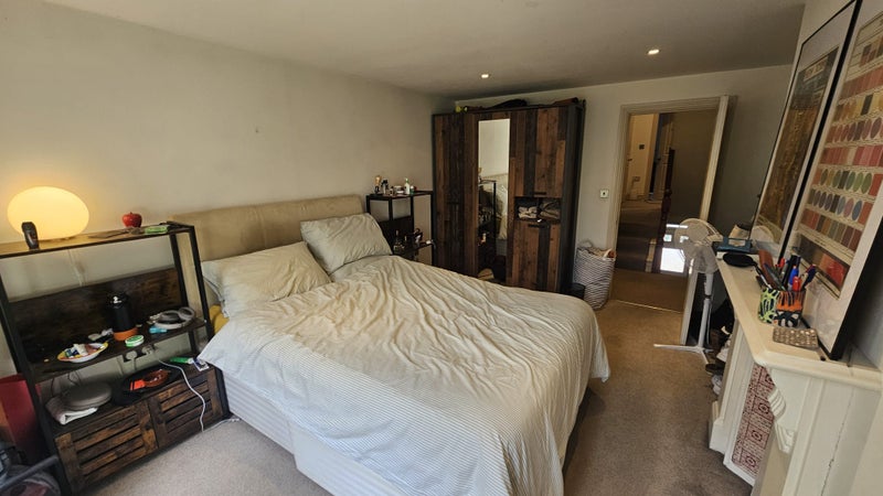 Photo 1: Room 2