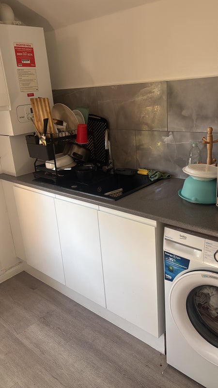 Photo 1: Kitchen 