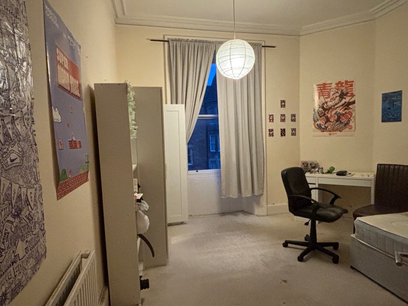 Photo 1: Bedroom (1)