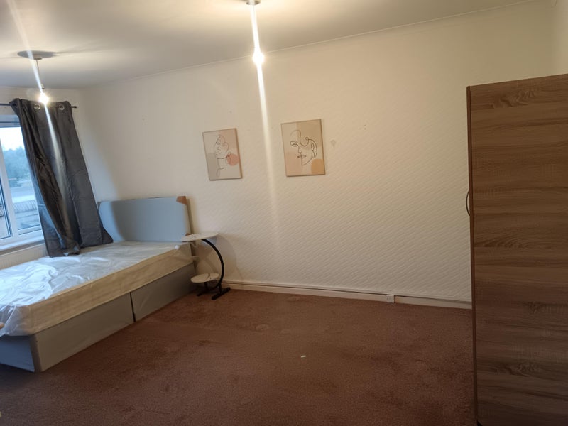 Photo 1: Room 1 for £900