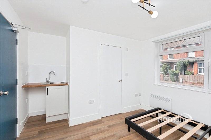 Photo 1: Room 1