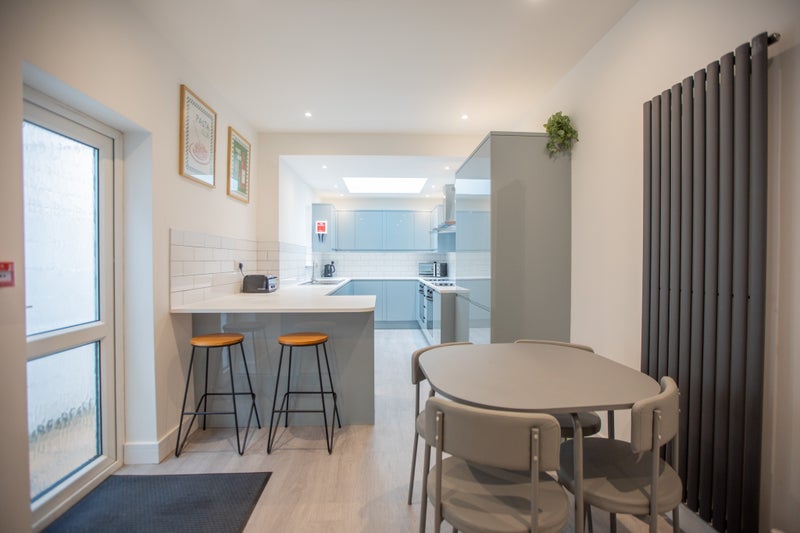 Photo 1: KITCHEN/COMMUNAL SPACE 