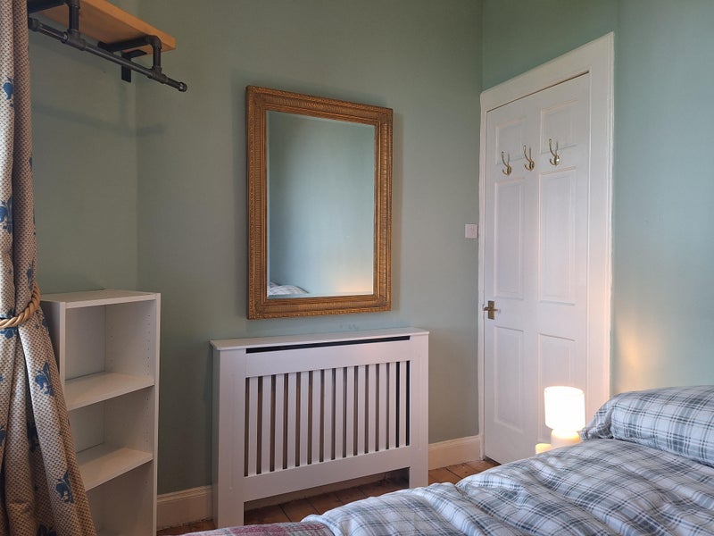 Photo 1: Bedroom