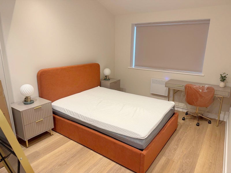 Photo 1: Room 2