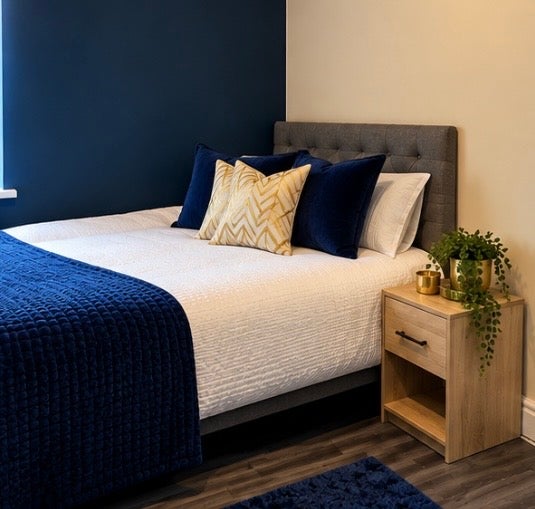 Photo 1: ROOM 2
