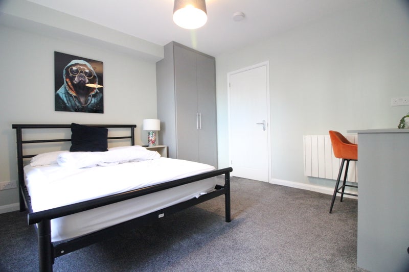 Photo 1: Bedroom