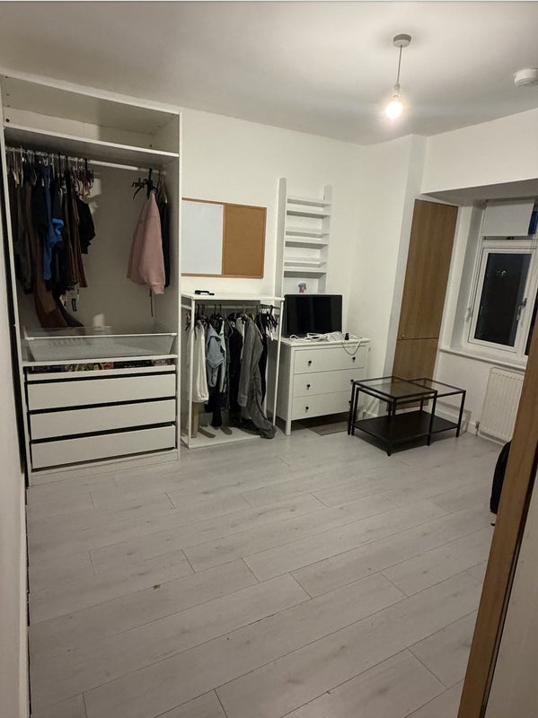 Photo 1: Bedroom