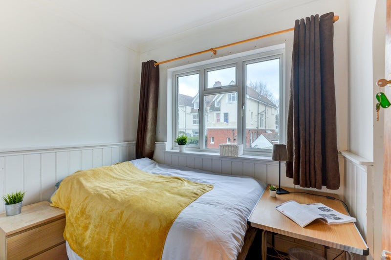 Photo 1: Bedroom 9