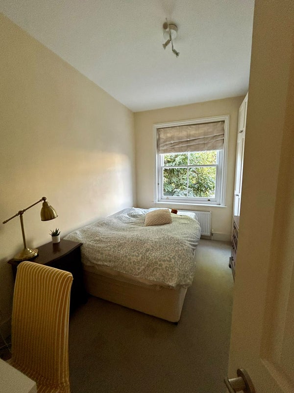 Photo 1: bedroom