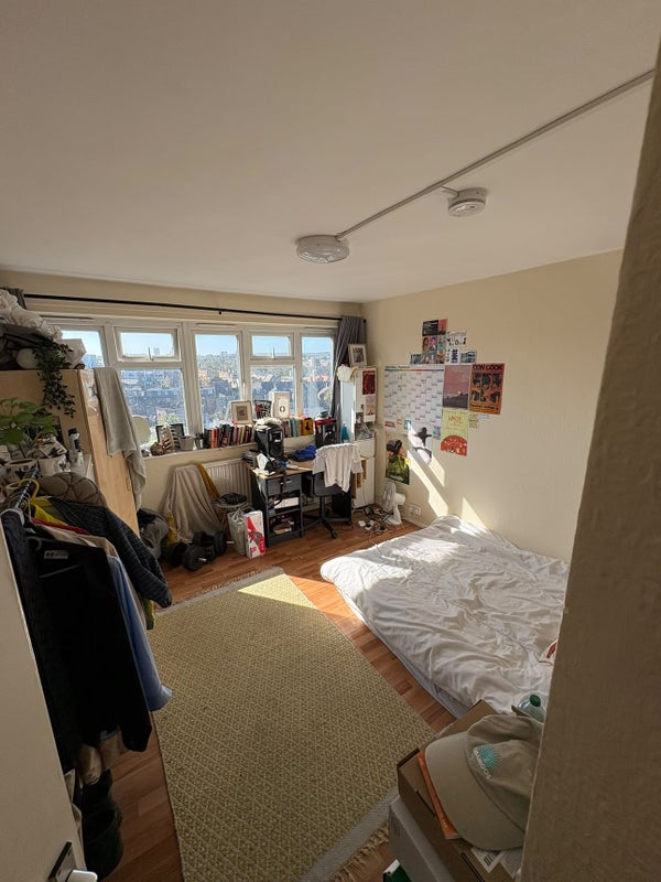 Photo 1: Bedroom