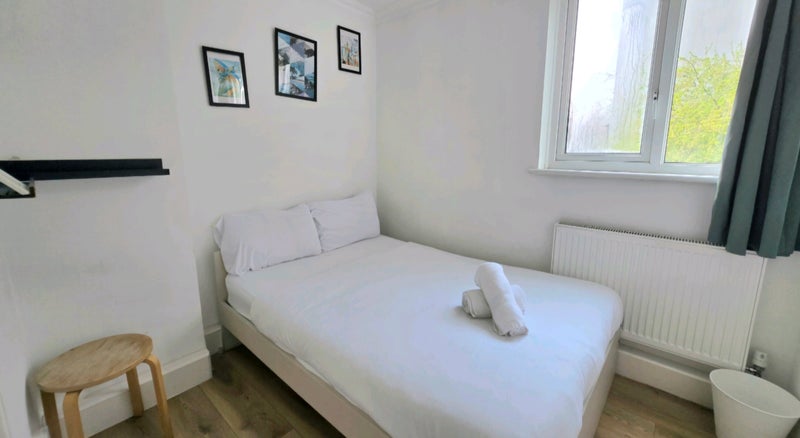 Large Bright Room ,Canary Wharf, West ferry E14
