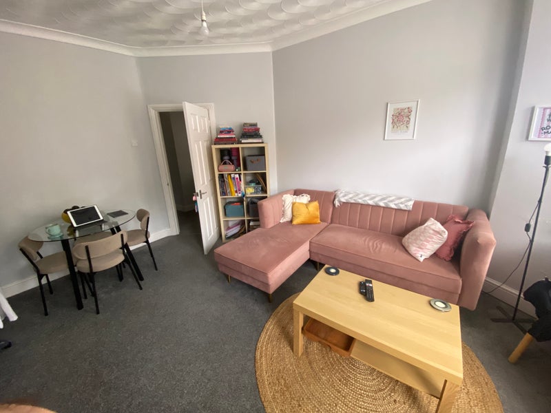 Photo 1: Lounge