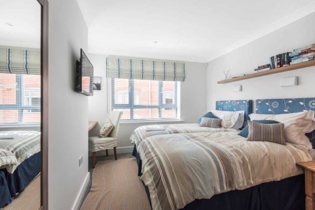 Photo 1: Double bedroom (now with one bed instead of two)