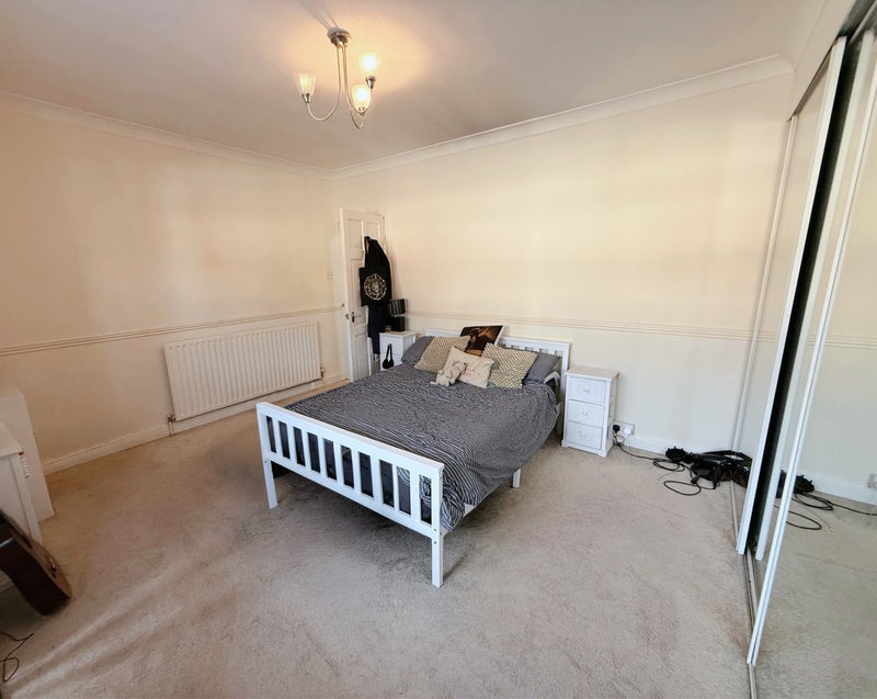 Photo 1: Doubme Bedroom Available (Furnished or Unfurnished)