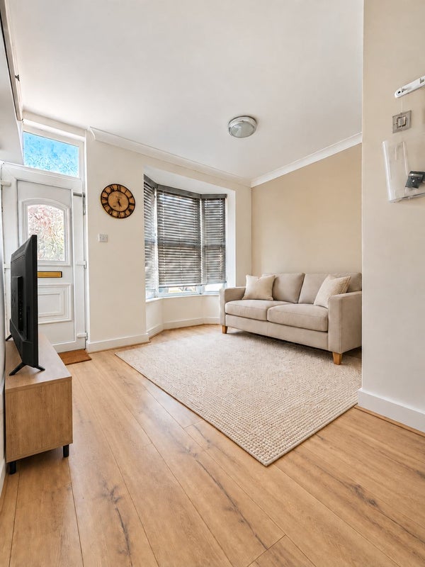 Photo 1: Reception Room 1