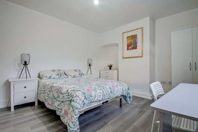 Large Double  Room  in a Beautiful House
