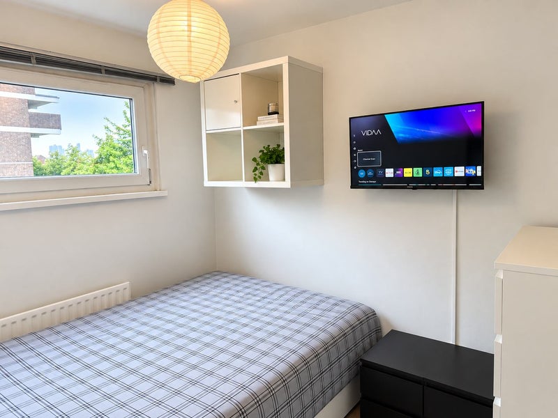 Photo 1: Bedroom 4