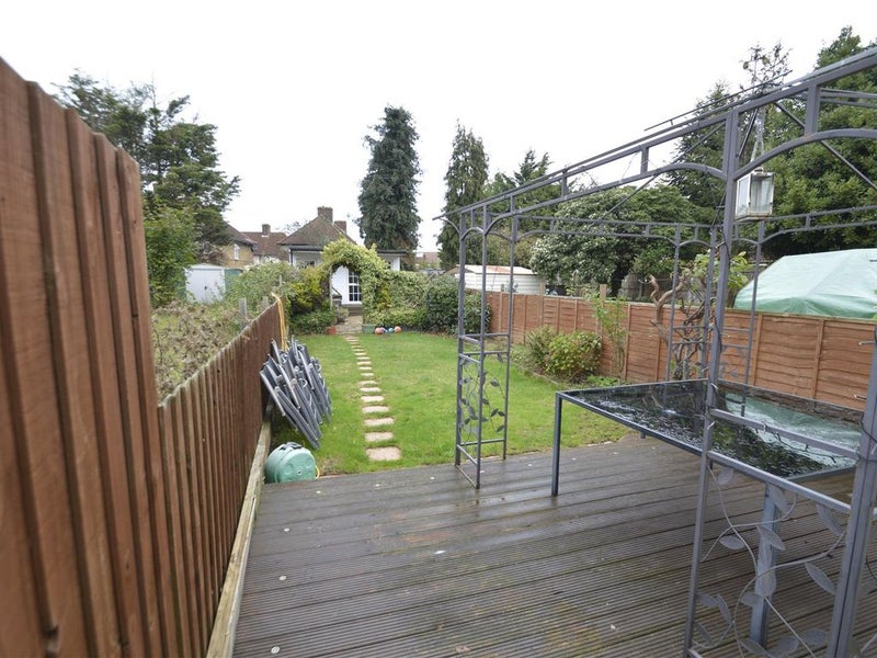 Photo 1: Garden 