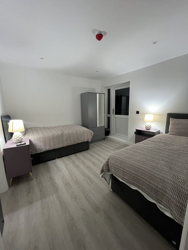 Photo 1: Twin Bedroom 