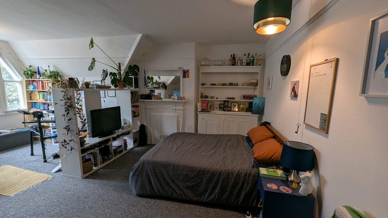Photo 1: bedroom